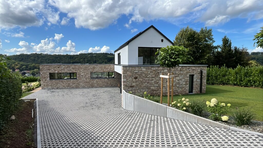 Maison contemporaine à Franchimont conçue par YKAAR architecte